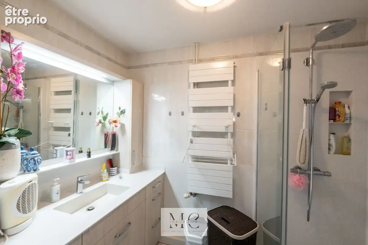 Plain pied 4 chambres double garage et beau jardin - photo 8