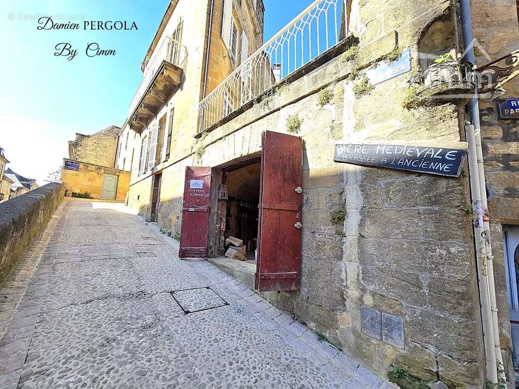 Commerce à SARLAT-LA-CANEDA
