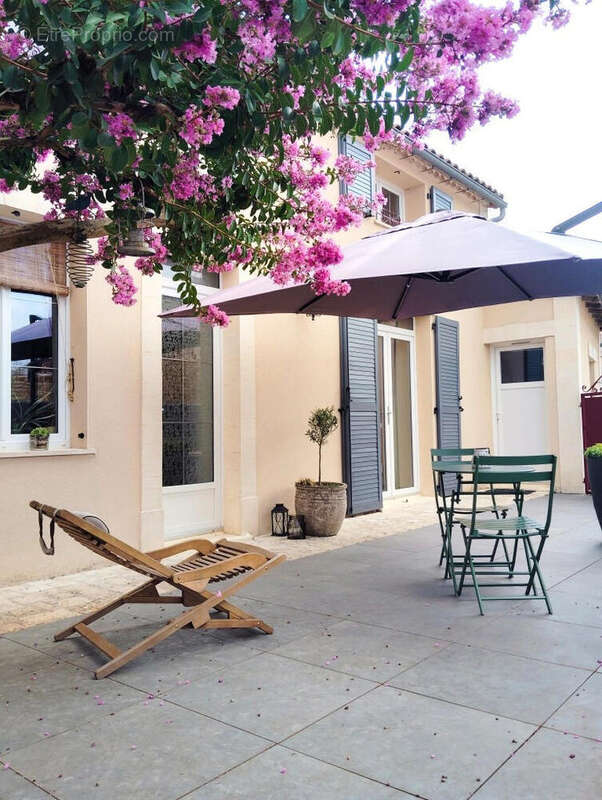 TERRASSE - Maison à COULGENS