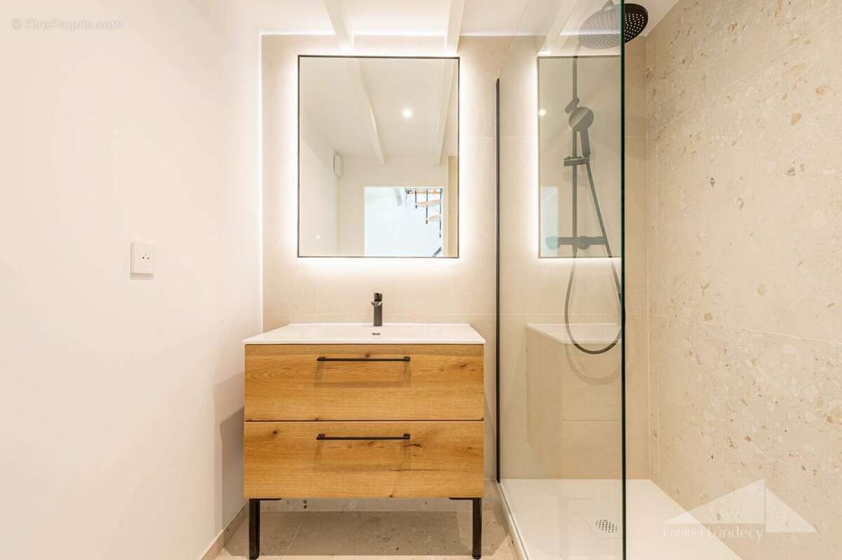 Appartement 74 m² à Chevry  - photo 6