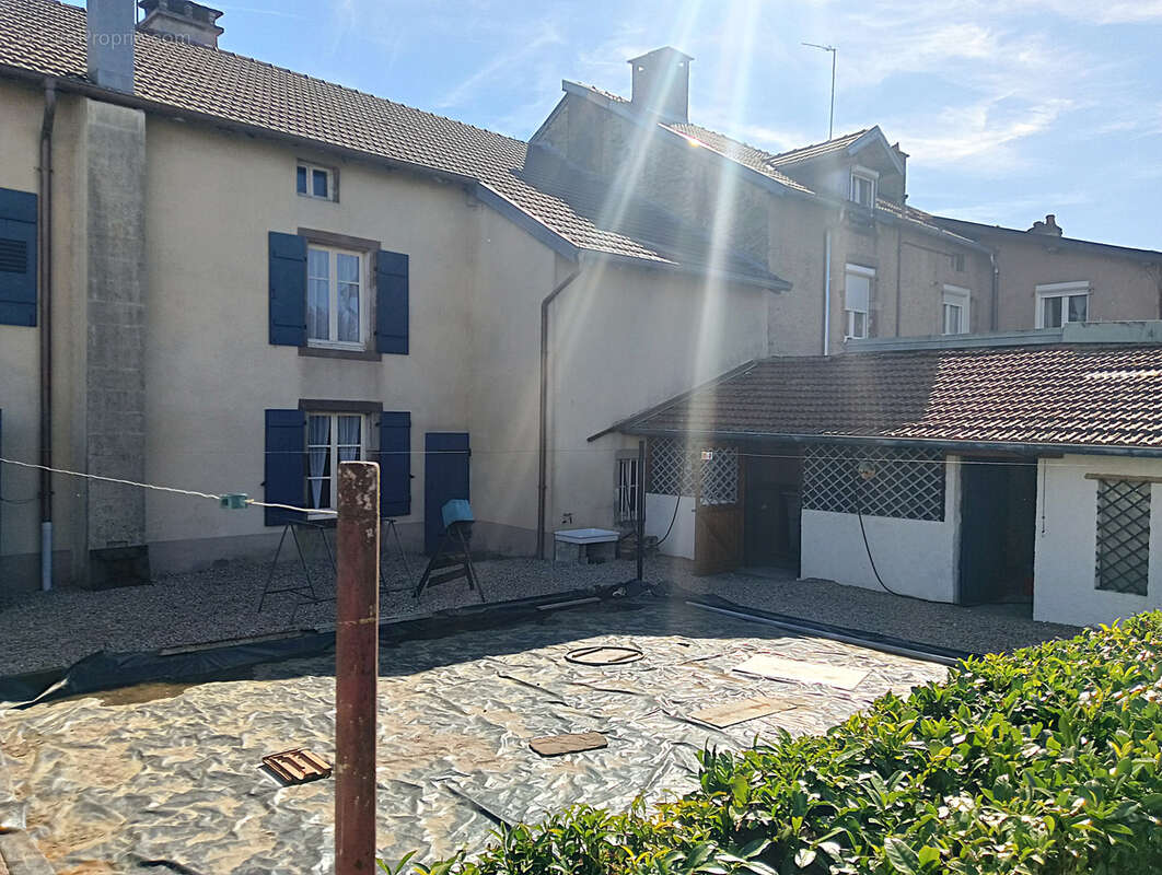 Maison à SAINT-LOUP-SUR-SEMOUSE