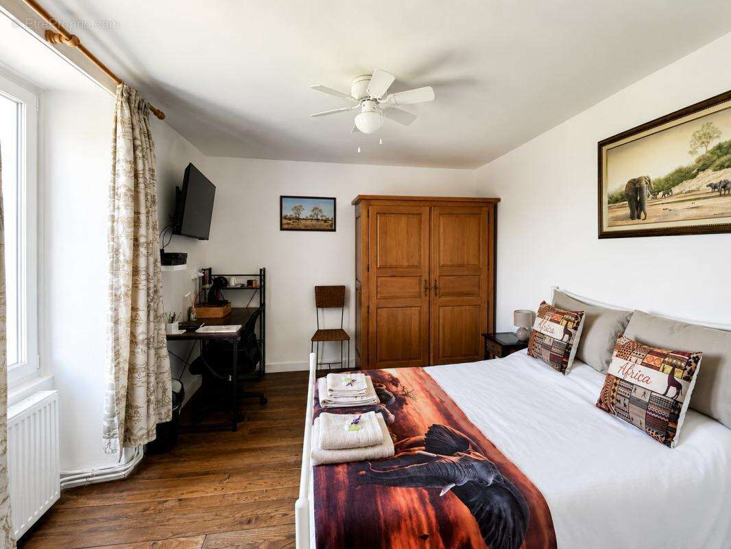 Domaine d'Exception de 17 Hectares, 4 chambres, 251m2 - gara - photo 14