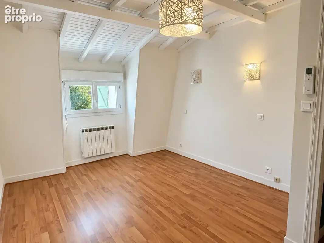 Maison de bourg avec terrain et dependances - photo 11