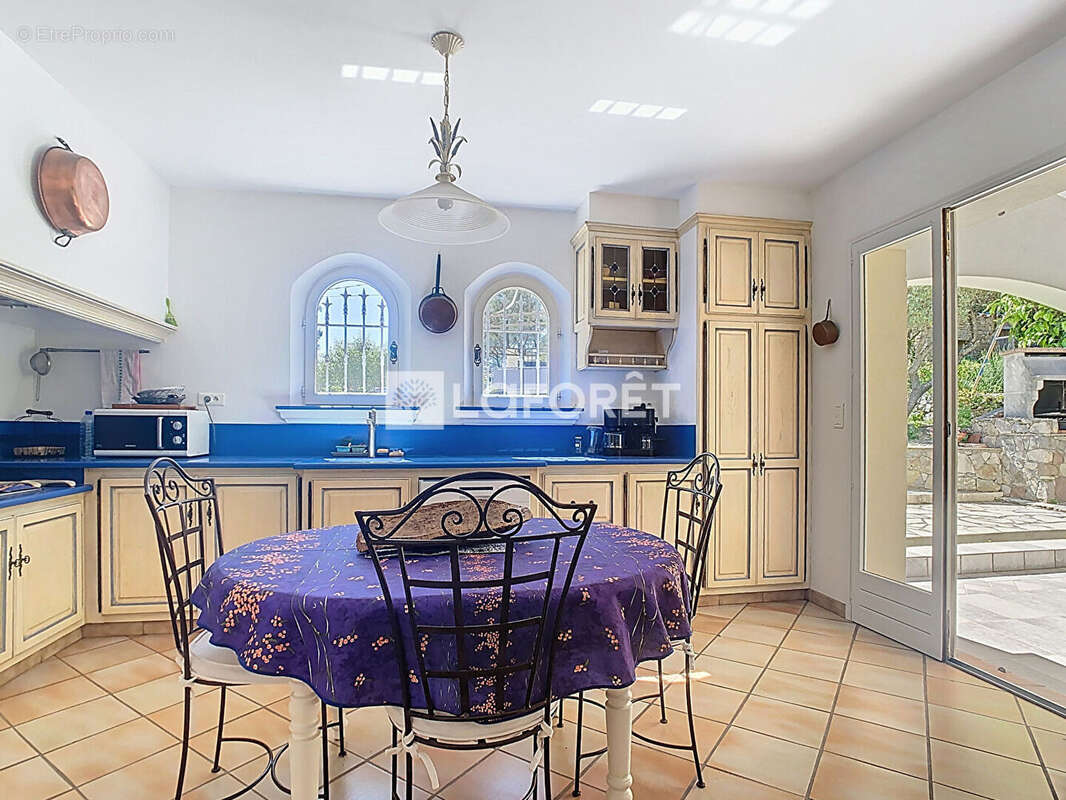 Maison La Valette-du-Var -  5 pièces - 154 m² - photo 4