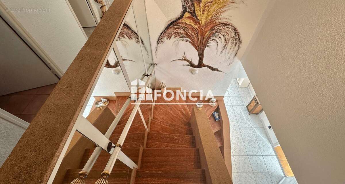 Maison 163 m² à Marseille-9e  - photo 3