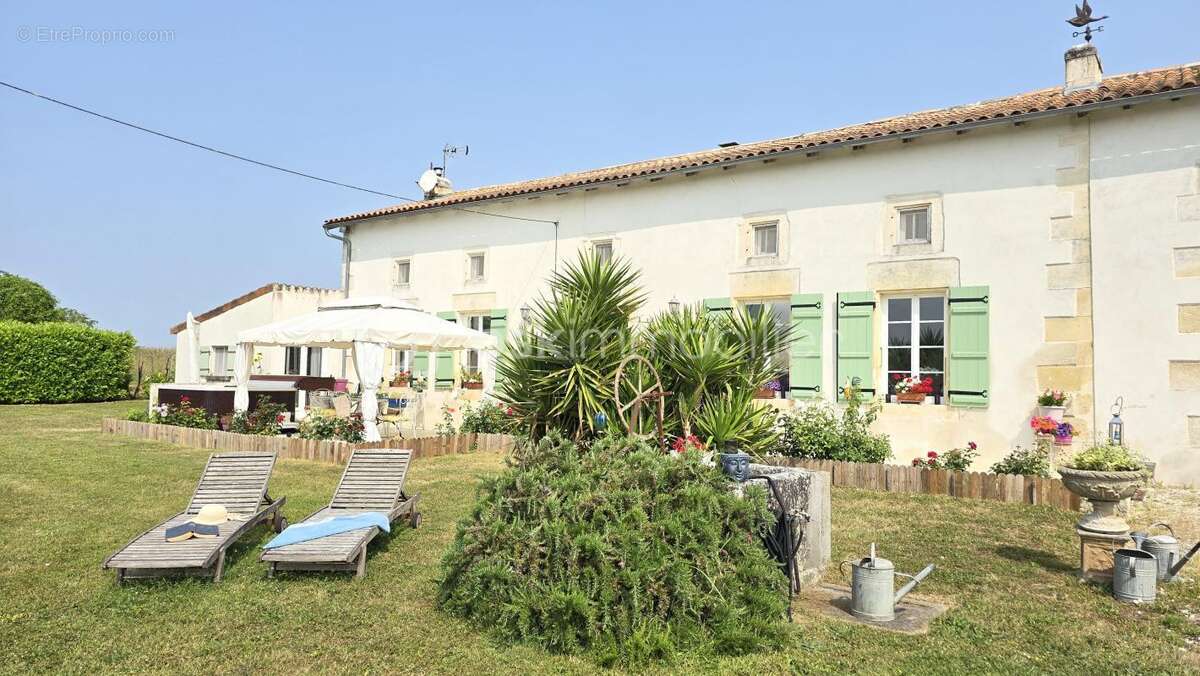 Maison à FONTAINES-D&#039;OZILLAC