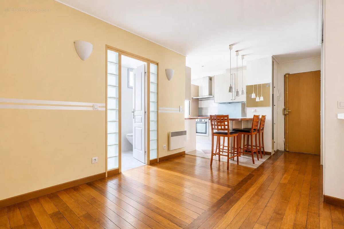 Appartement à PARIS-10E