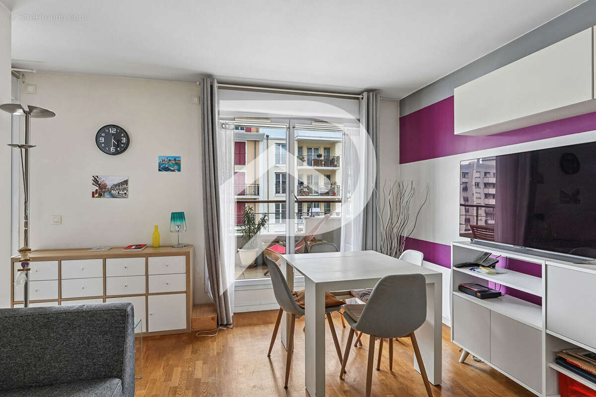 Appartement à COURBEVOIE