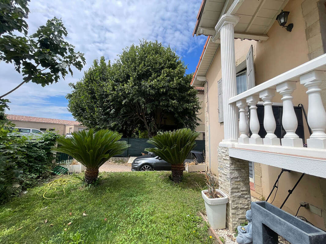 Maison + Appartement de 260 m² à PEYROLLES EN PROVENCE - photo 15