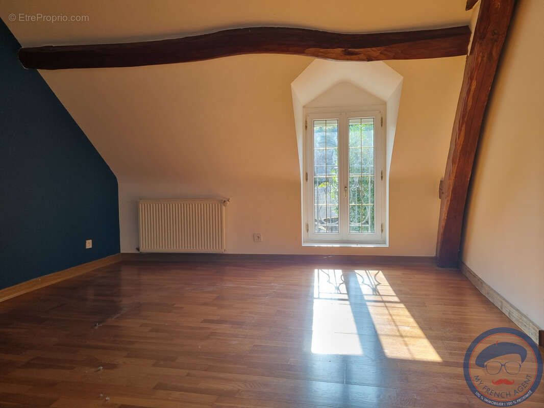 Maison à CHARGE