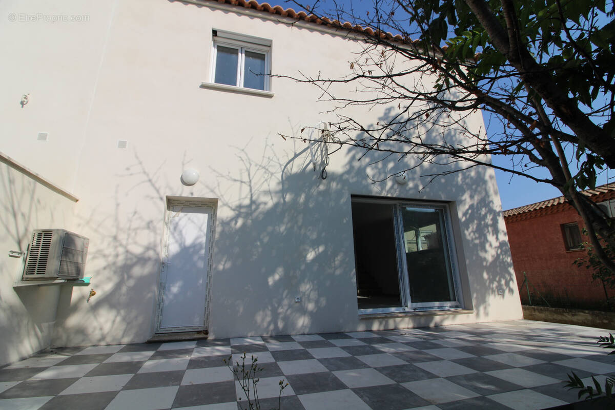 Maison à MILHAUD