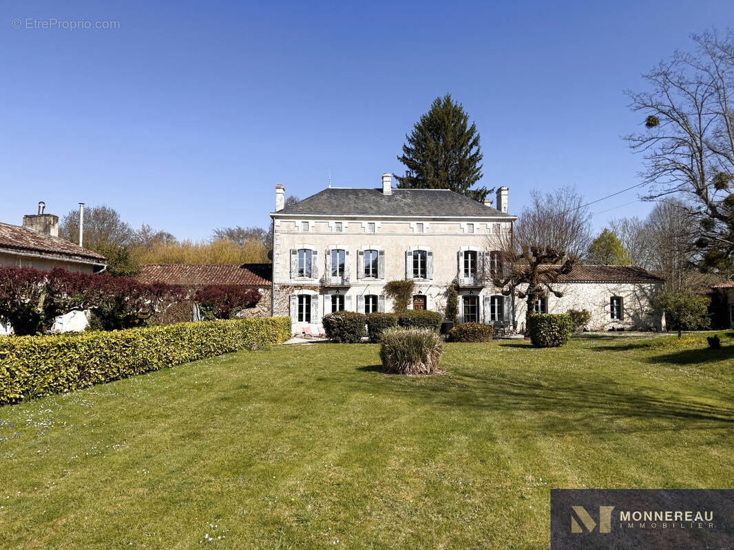 Maison à MONTGUYON