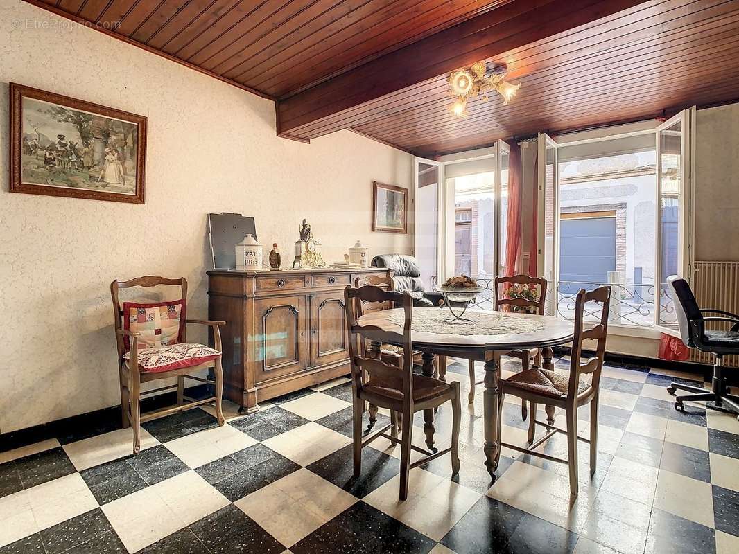 Maison à LISLE-SUR-TARN