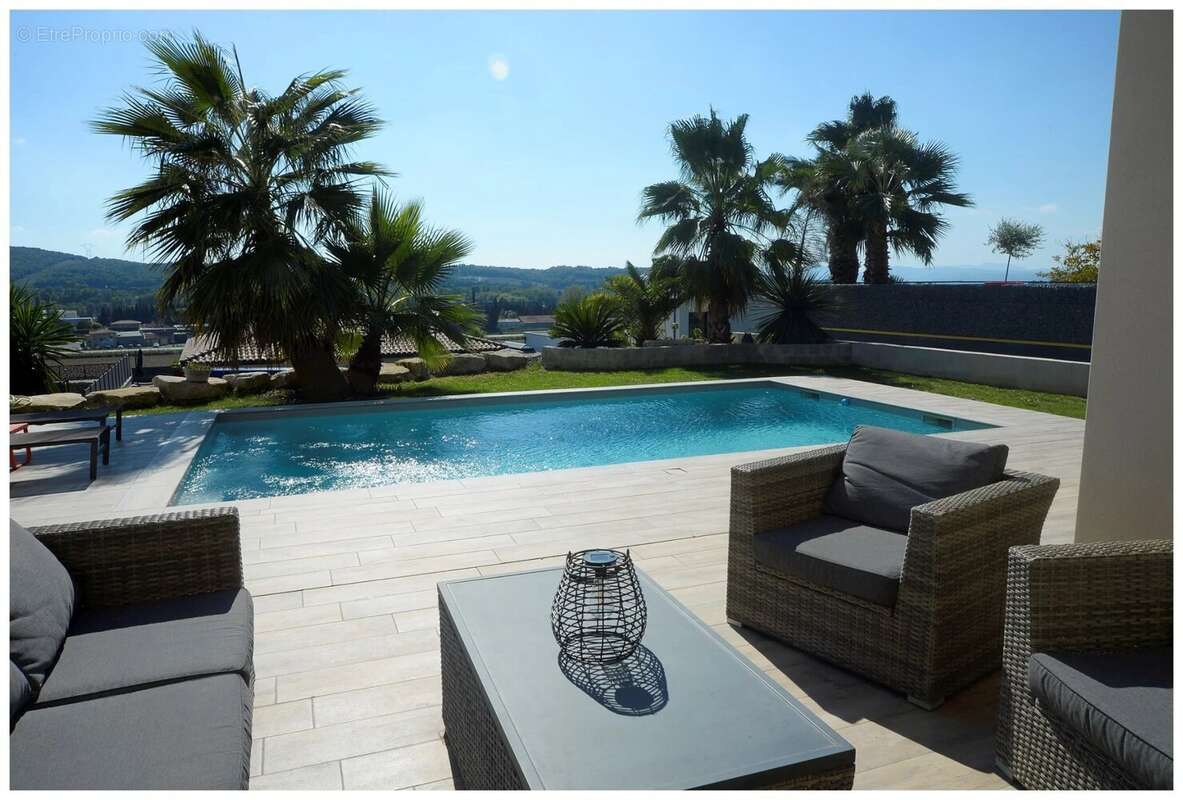 Maison à MONTBOUCHER-SUR-JABRON