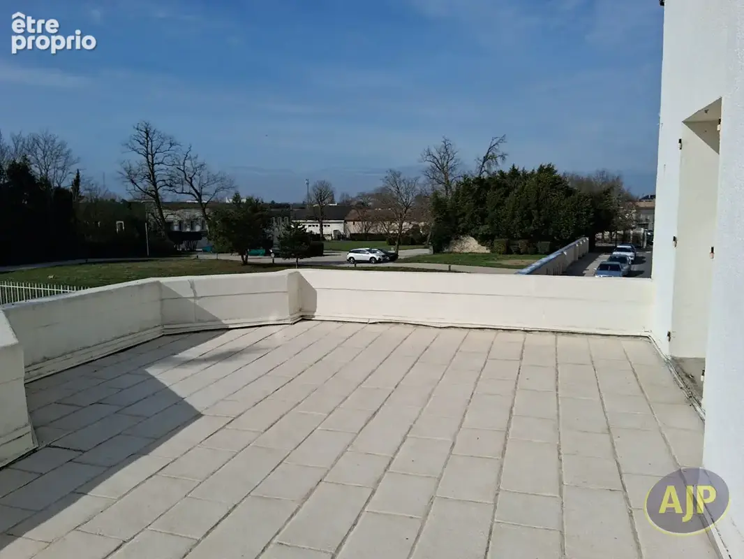 Un immeuble de rapport à Pauillac - photo 9