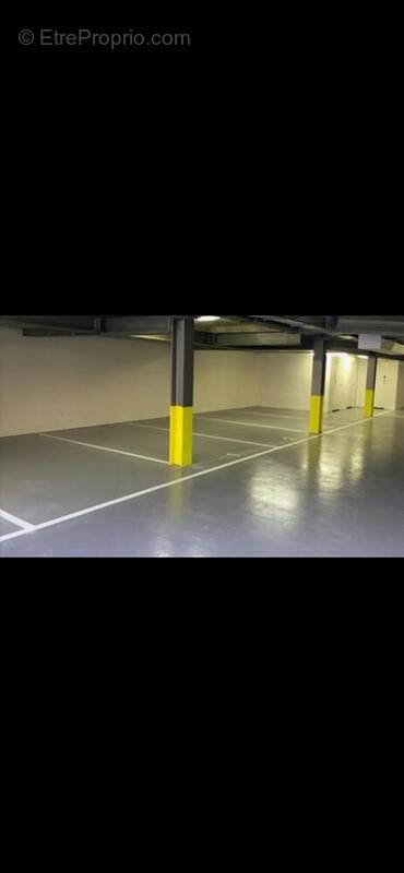 Parking à CASTELNAU-LE-LEZ