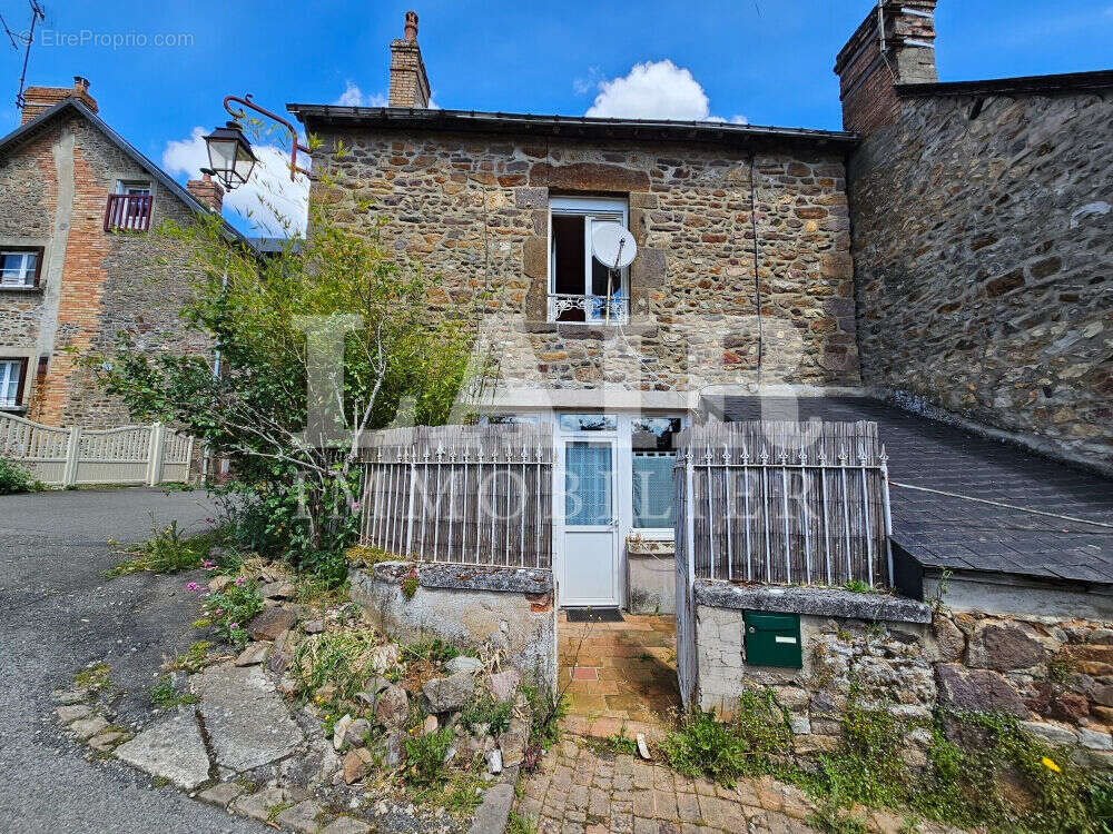 Maison à SAINT-LEONARD-DES-BOIS