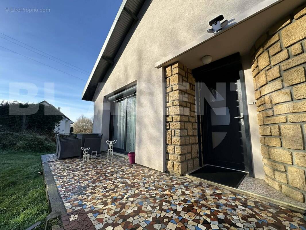 fc80eb9c-7053-4a2f-81ae-747641bf9f87 - Maison à PURE