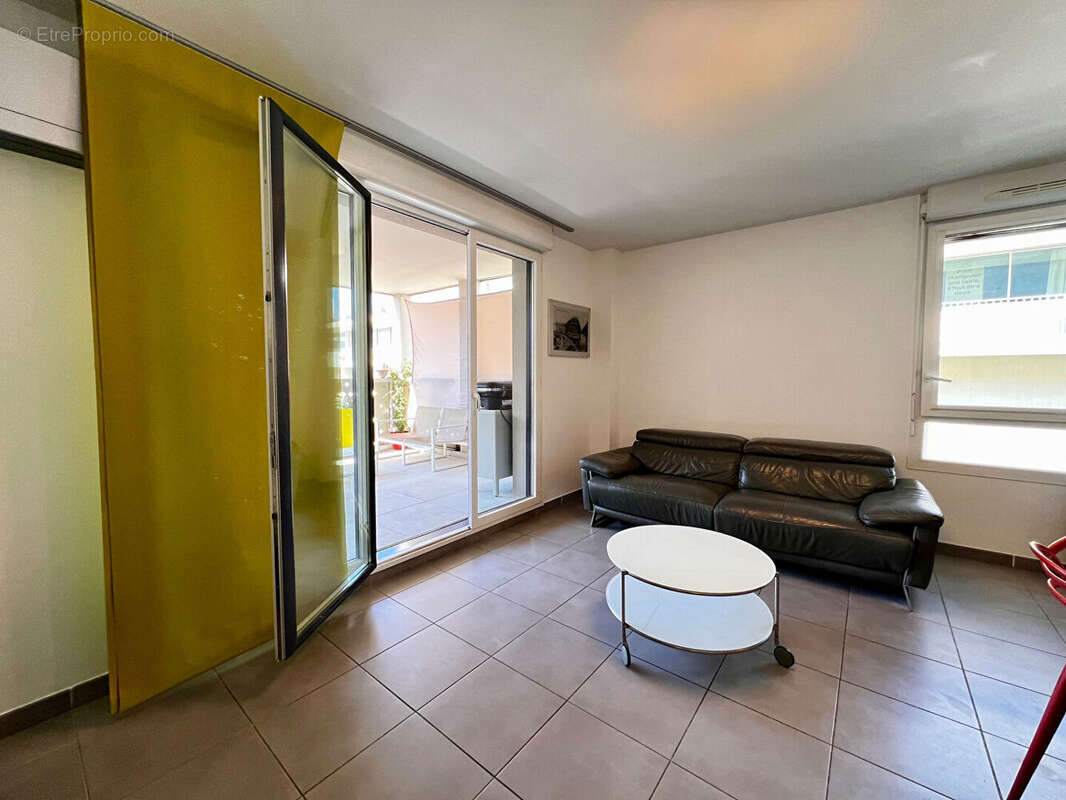 Appartement à MARSEILLE-1E