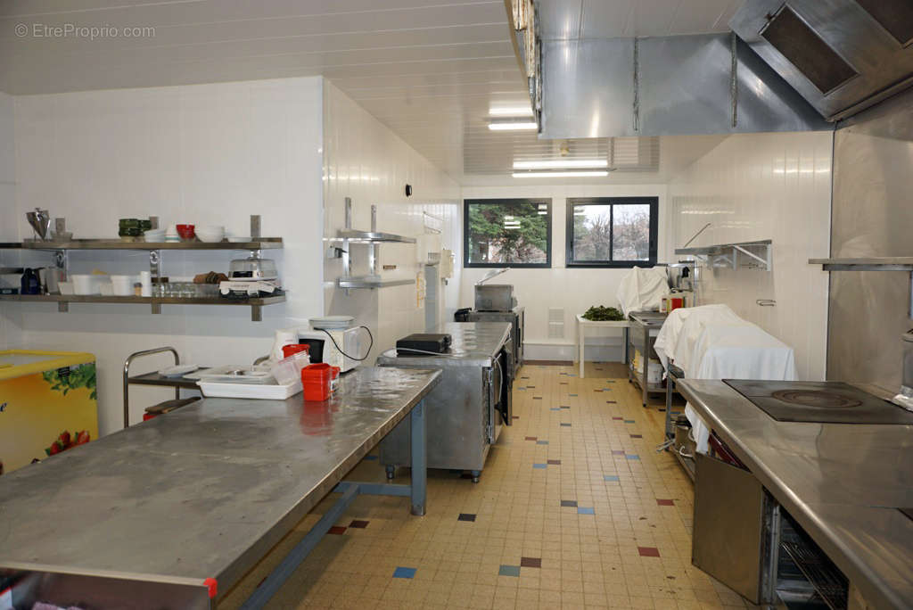 Commerce à PARAY-LE-MONIAL