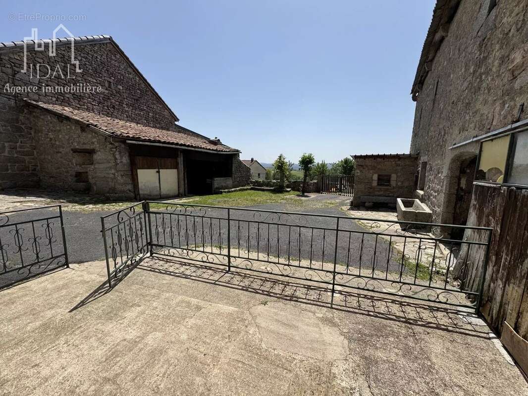 Maison à SAINT-LEGER-DU-MALZIEU