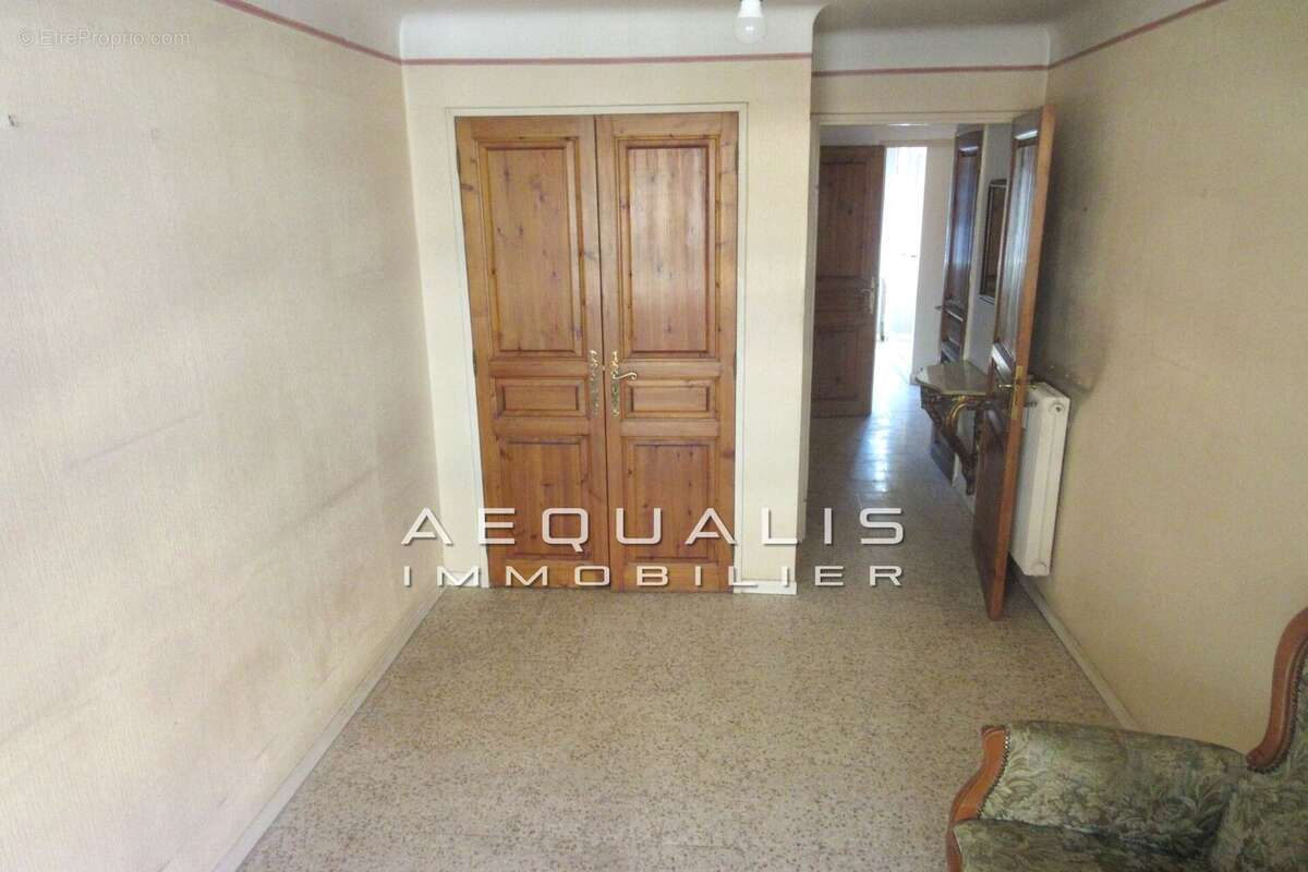 Appartement à SAINT-LAURENT-DU-VAR