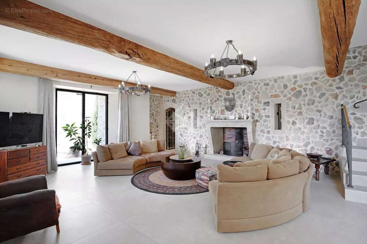 Maison à TOURRETTES