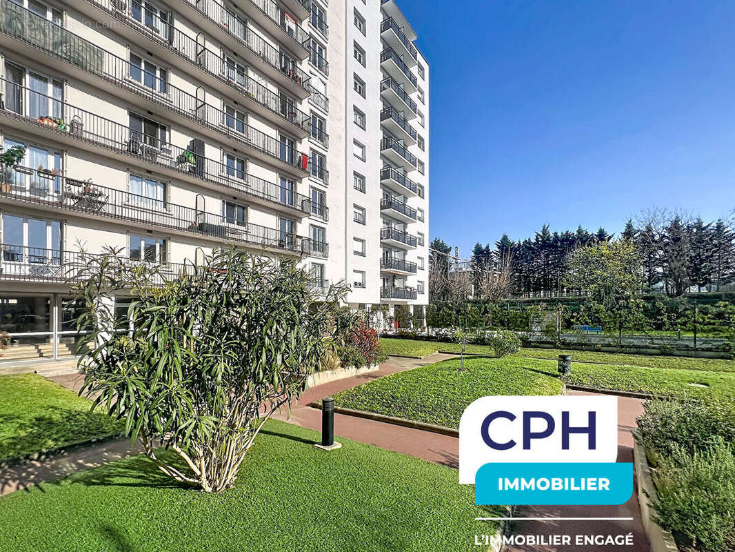 Appartement à COURBEVOIE