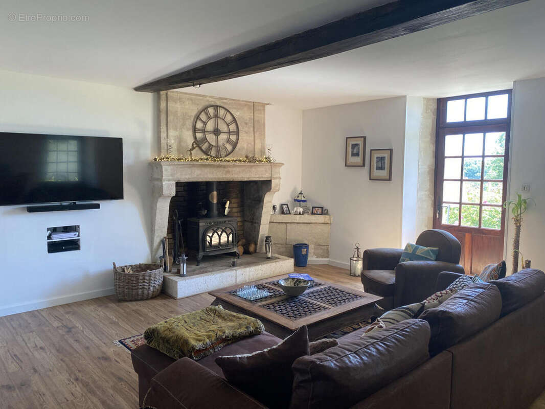 salon - Maison à BELLON