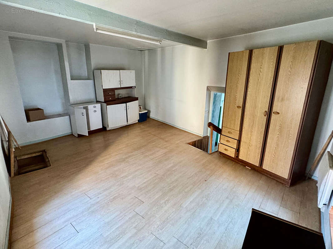 ROMAGNAT / Maison de bourg à vendre avec garage ! - photo 7