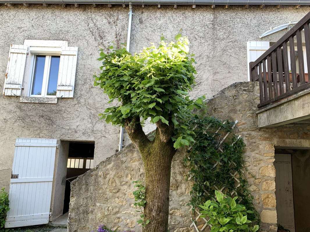Maison à LE PONT-CHRETIEN-CHABENET