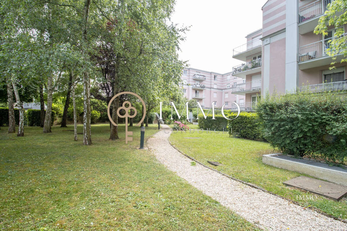 Appartement à L&#039;HAY-LES-ROSES