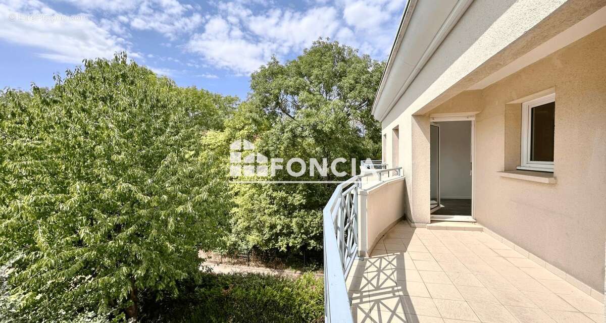 Dernier etage avec terrasse - photo 2