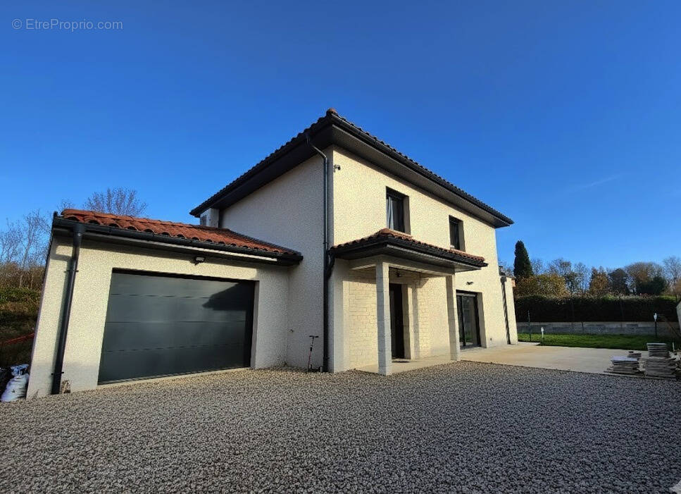 Maison à VERSAILLEUX