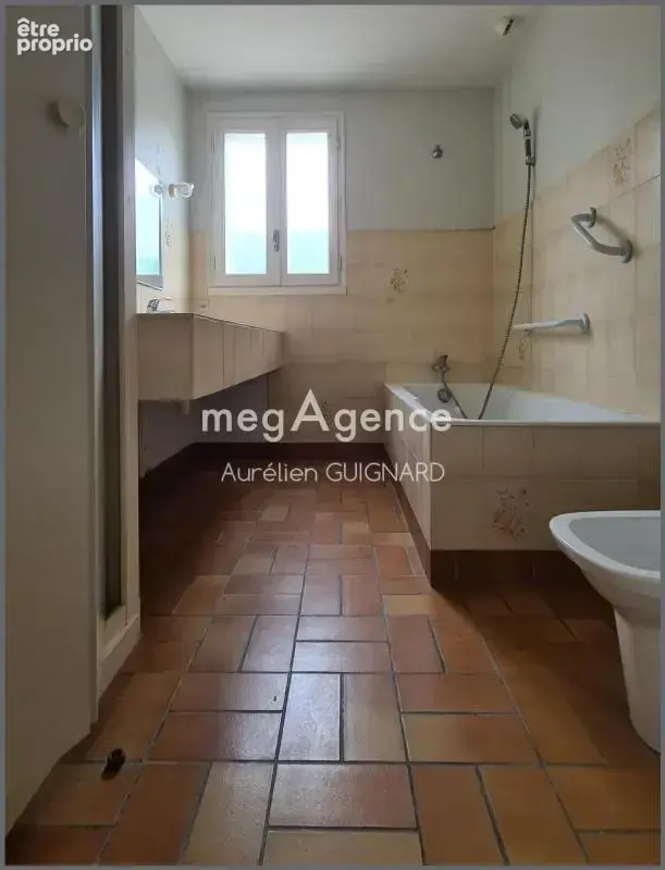 4 Chambres, bel espace en pelouse clos et arboré avec garage - photo 9