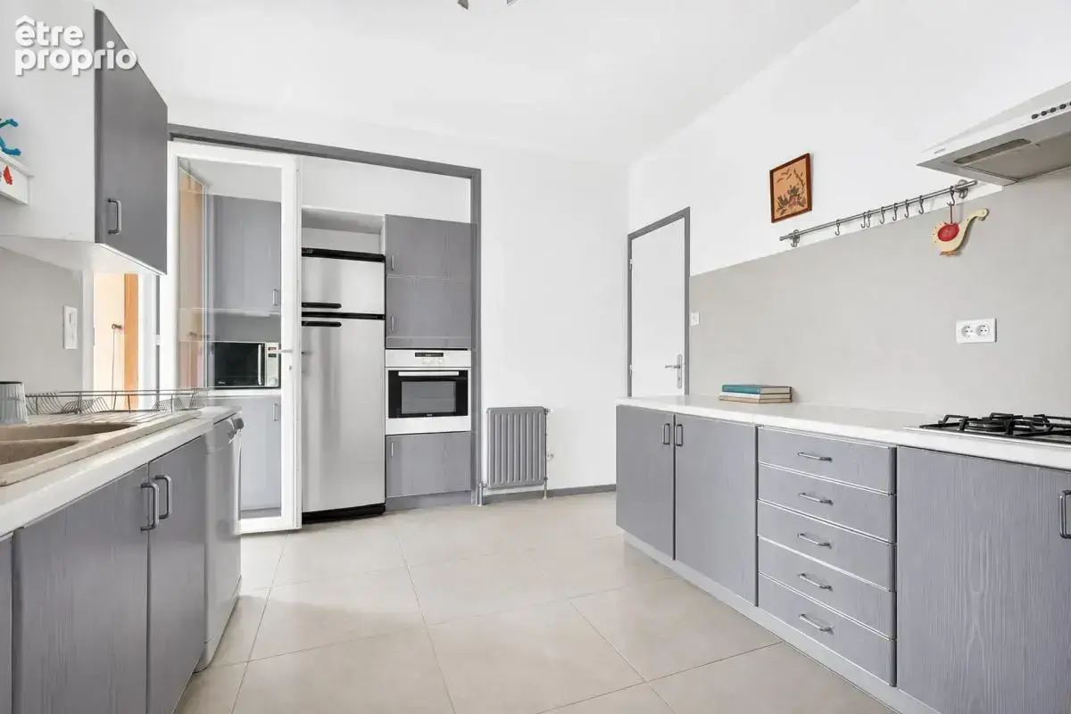 Maison de 7 pièces de 200 m² à Châteauneuf-de-Gadagne - photo 7