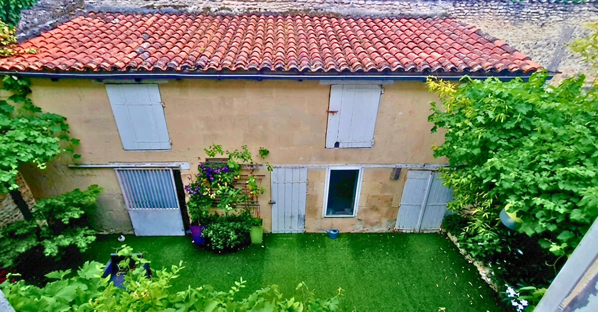 MAISON DE VILLE familiale avec 3 chambres et grande pièce de vie   Quartier Martell à COGNAC - photo 13