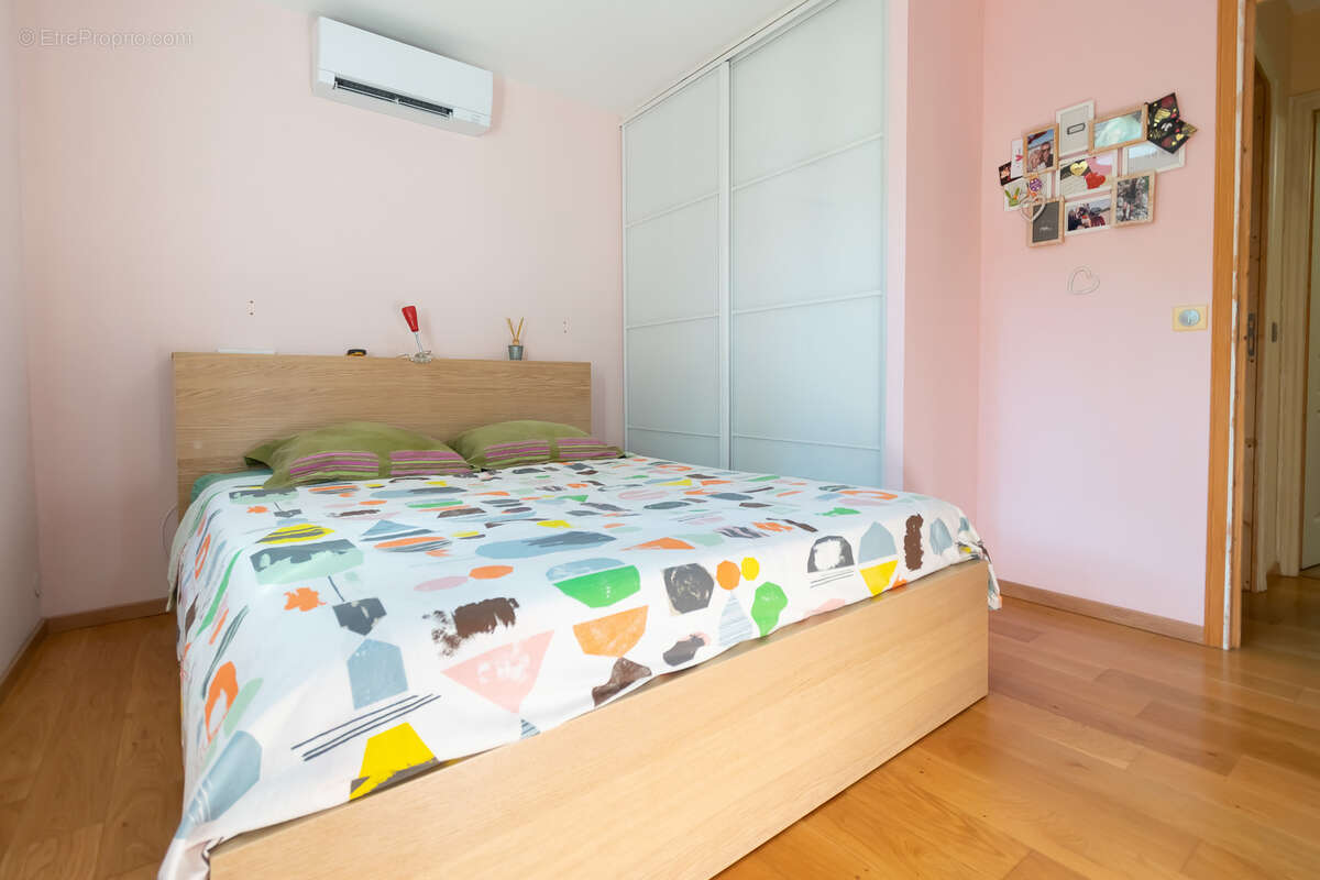 Maison individuelle avec véranda, garages et vidéosurveillance - photo 11