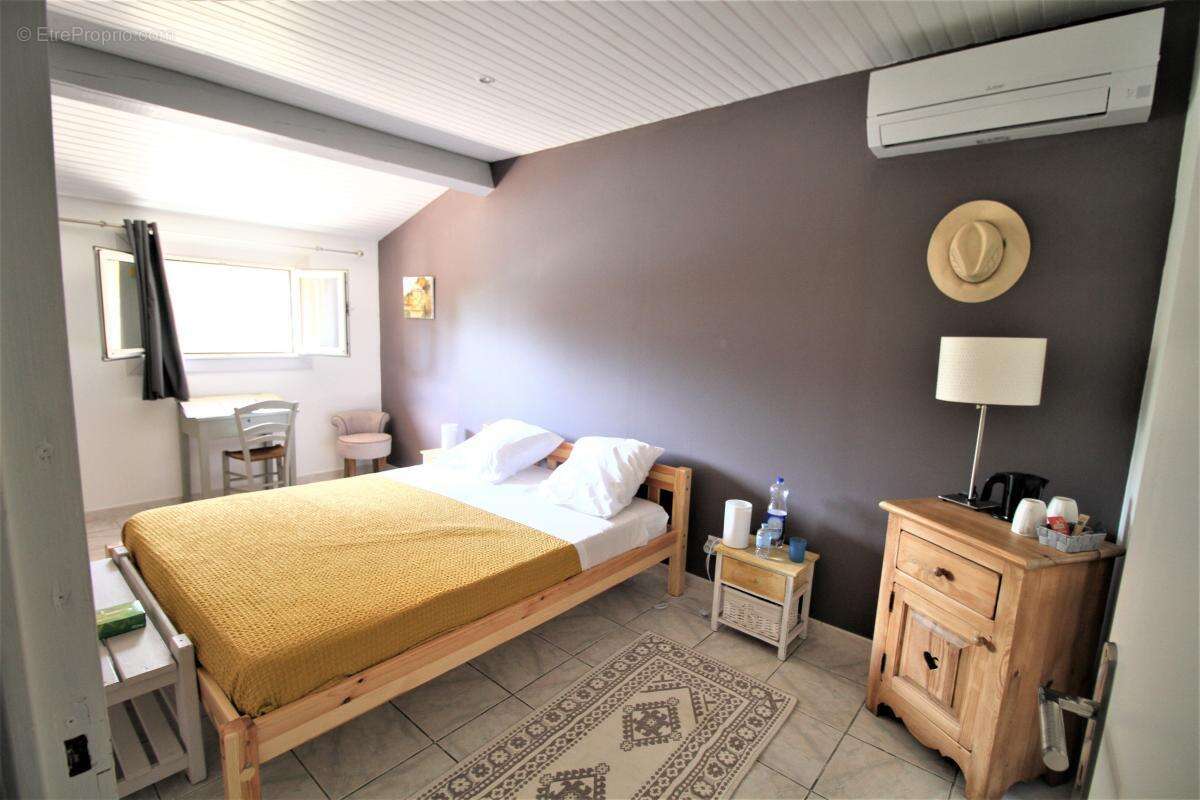 Maison à SAINT-QUENTIN-LA-POTERIE