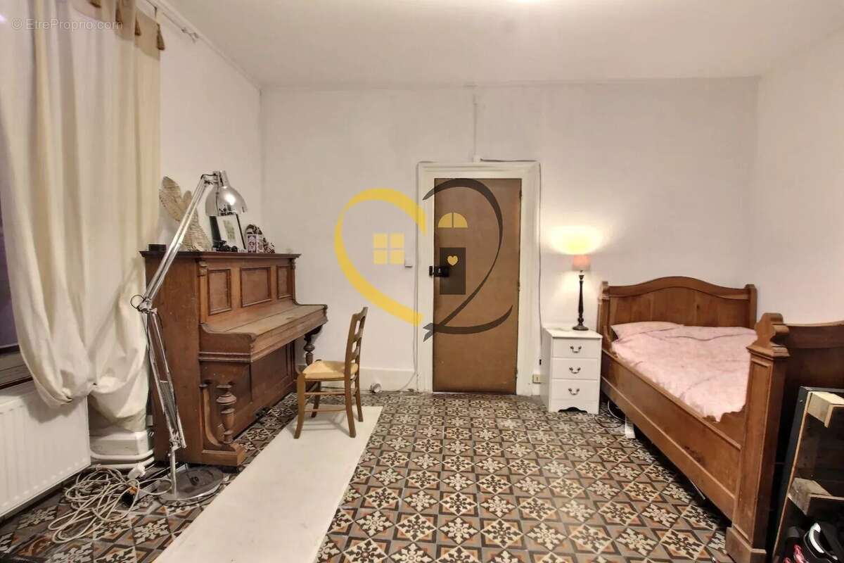 Maison à LA CHAPELLE-D&#039;ANGILLON