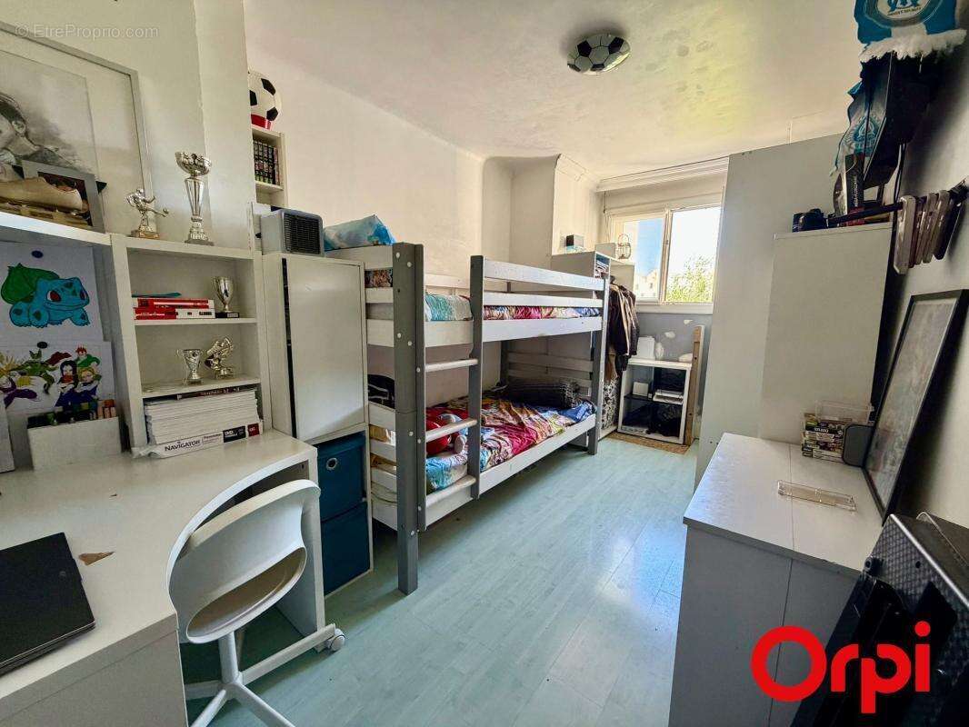 Appartement à MARSEILLE-4E