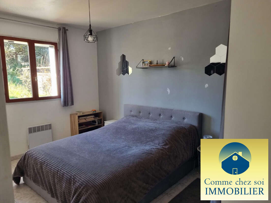 Chambre 1 - Maison à BRIGNOLES