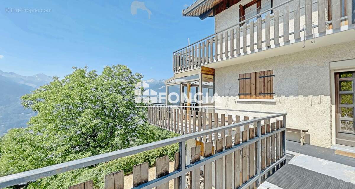 MAISON INDIVIDUELLE composée de trois appartements - photo 2