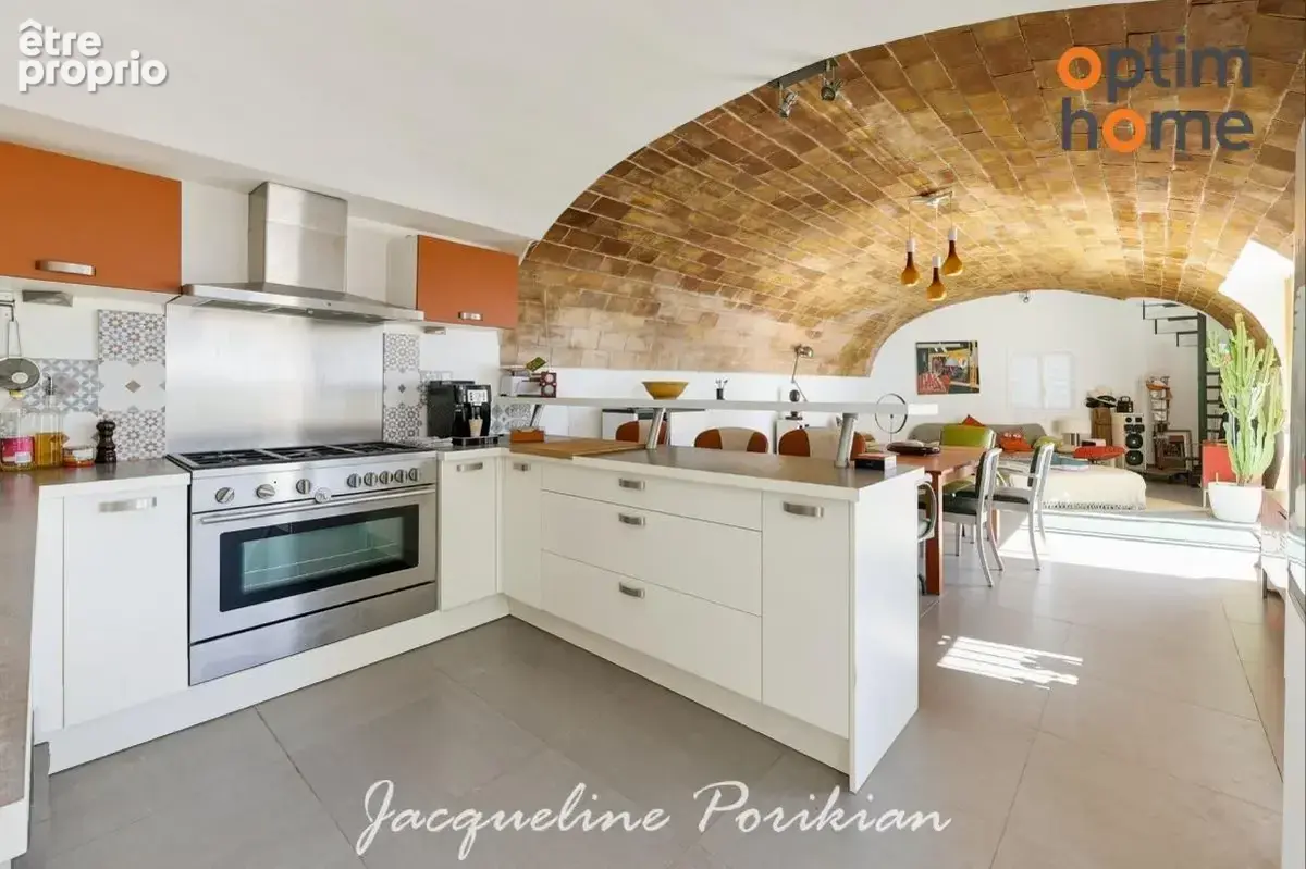 Saint Martin de la Brasque : Ancienne bergerie 5 pièces avec extérieur, garage  et piscine - photo 4