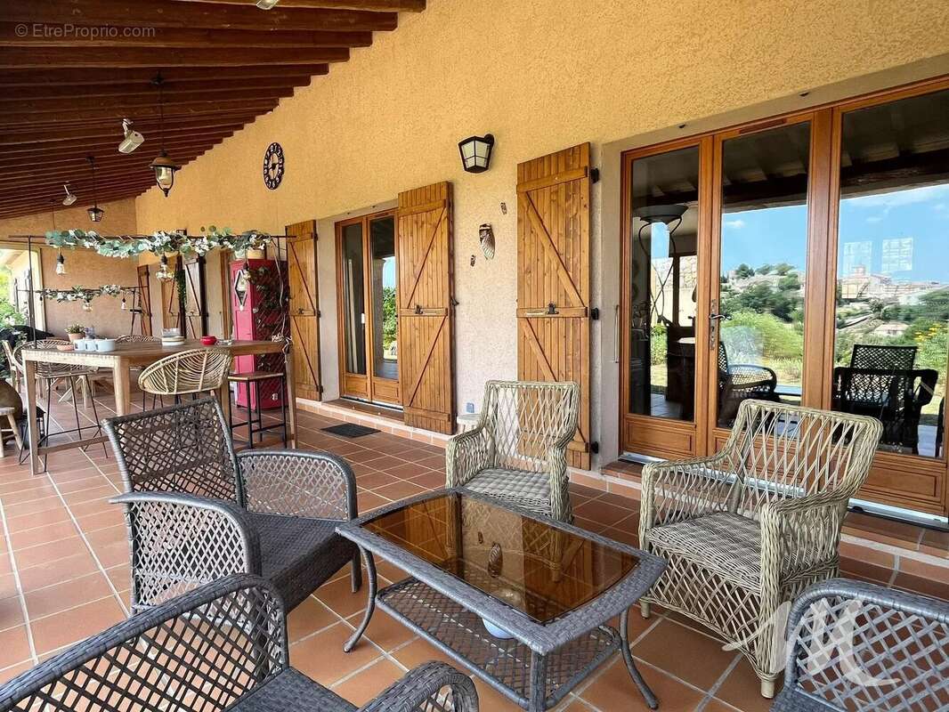 Grande maison de Charme à vendre  à Montmeyan avec Piscine, garage, abri voiture - photo 17
