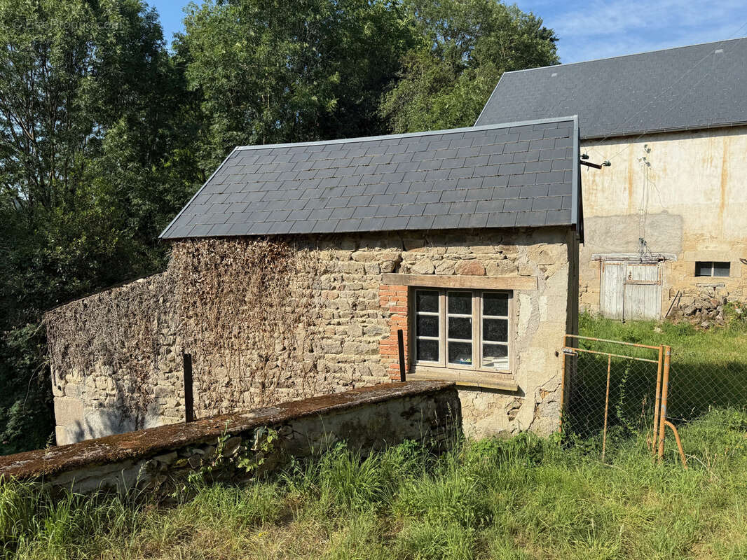 Auv 1225: Maison de caractère, grande grange, toits neufs, 1640m2 - photo 27