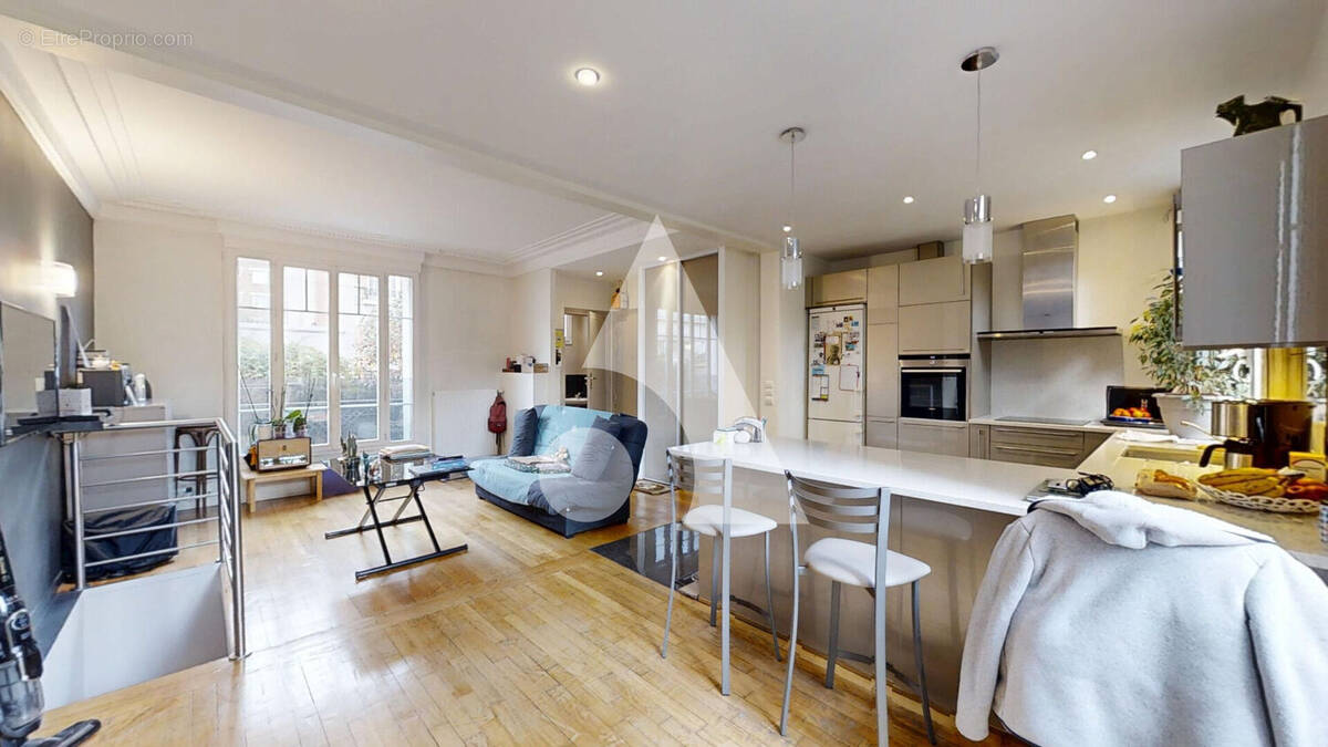 Appartement à COURBEVOIE