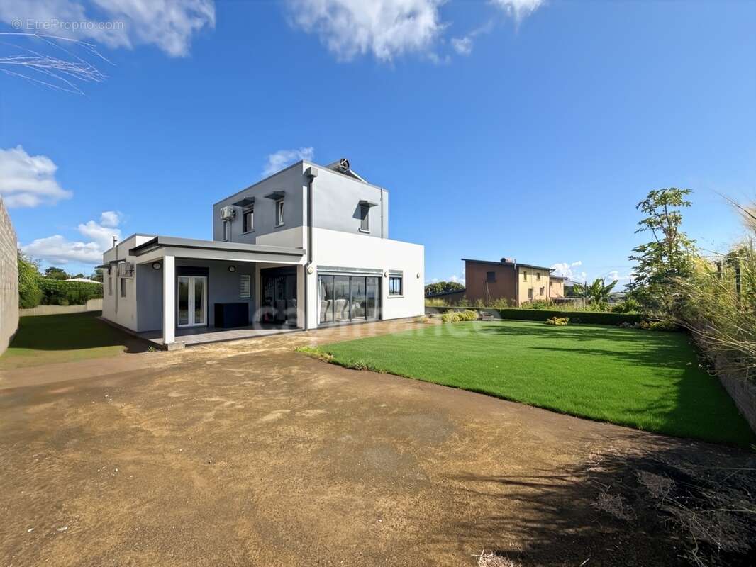 Une maison contemporaine avec vue mer, volumes généreux et cadre de vie privilégié à Sainte-Marie - photo 14