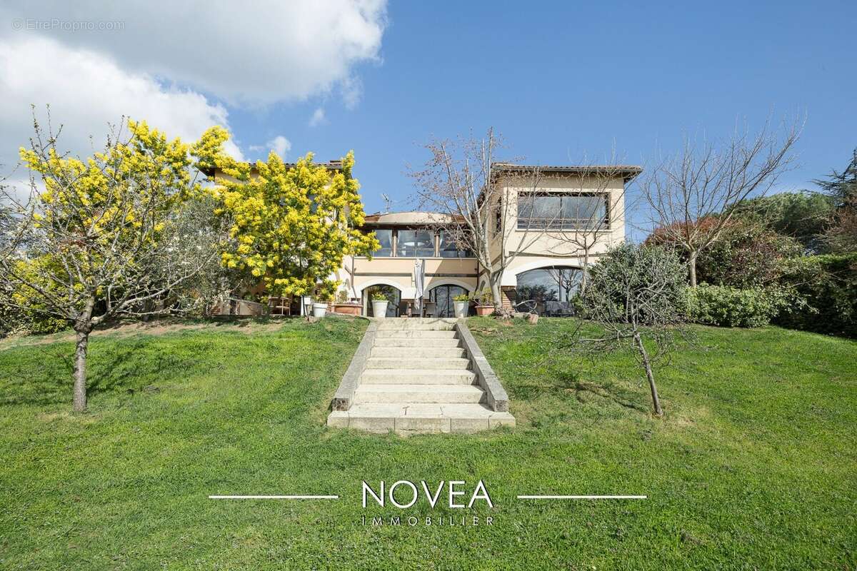 Maison à GREZIEU-LA-VARENNE