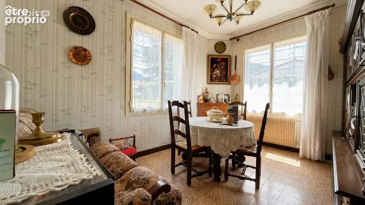 Propriété traditionnelle de 148 m2 sur parcelle arborée de 780 m2 avec dépendances - photo 3